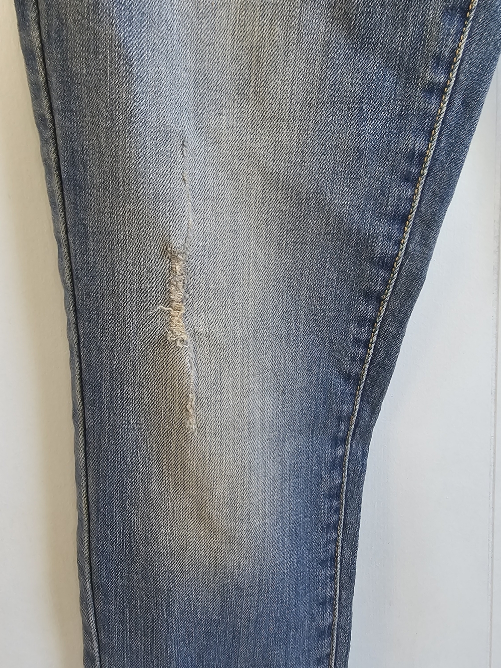 LEVI'S Faded Distressed High Rise Skinny - Picture 5 of 8